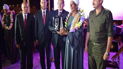 رئيس جامعة سوهاج  يشارك في تكريم شهداء الجيش والشرطة والمحاربين القدامى