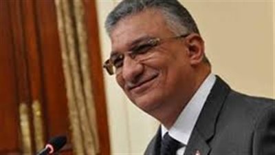 بالفيديو .. رد فعل احمد زكى بدر على مهزلة مدرسة احمد لطفى السيد