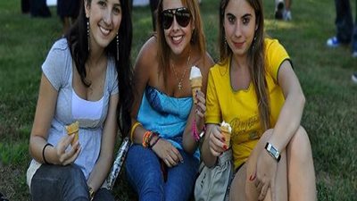 وزارة التعليم الجزائرية تمنع  الكعب العالي والملابس الخليعة ومثبت الشعر داخل المدارس والجامعات