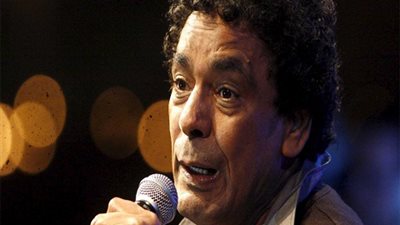 سنة حلوة يا منير.. الكينج يحتفل مع أصدقائه بذكرى ميلاده اليوم