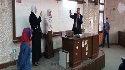 عزب يتفقد كليات البنات بالأزهر للاطمئنان على الدراسة