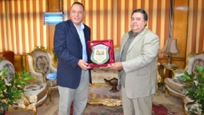 رئيس جامعة قناة السويس يستقبل وفد جامعة 11 مارس الأندونيسية
