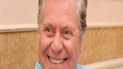 اليوم.. تكريم الفنان حسين فهمى برعاية المسنين جامعة القاهرة