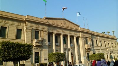 أداب القاهرة تناقش اليوم تطبيق نظام الكروت الذكية على الطلاب