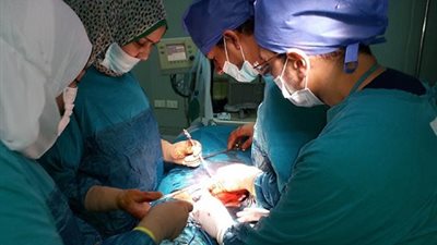 فريق طبي بمستشفى قنا الجامعي ينجح في استئصال 13 ورم ليفي
