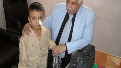 في زيارتة المفاجئة وكيل تعليم الفيوم يامر يتحويل معلم للتحقيق بعد اصابتة طالبا في وجهه