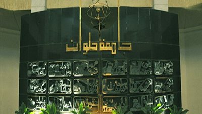 بالفيديو.. طلاب حلوان يسخرون من معاناتهم مع سلالم الجامعة بـ