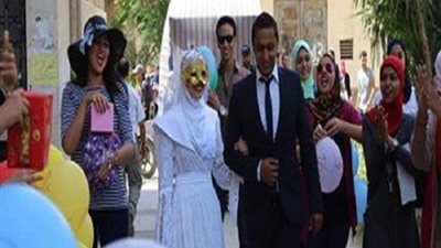 زفة وعريس وعروسة داخل الحرم الجامعى بحلوان