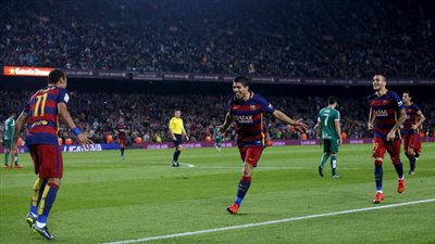 بالفيديو .. لويس سواريز يقود البرسا للفوز بثلاثية