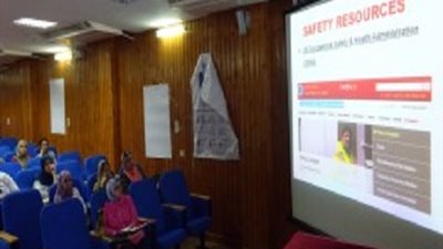 ورشة عمل عن الأمان في المعامل بصيدلة القناة
