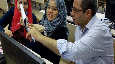الجامعة الأمريكية  تدرب مدرسي اللغة الإنجليزية بالمعصرة
