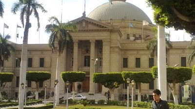 جامعة القاهرة تفتح باب الترشح لمنصب عميد التجارة.. اليوم