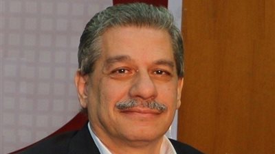 رئيس جامعة بنى سويف يعقد مقابلات لمديري إدارات الكليات بالجامعة
