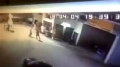 بالفيديو.. مطاردة بوليسية بين مدير مدرسة ومعلم في الشارع