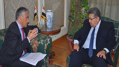 وزير التعليم العالى يبحث مع السفير الإيطالى إنشاء مركز تعليمى ويوم علمى مشترك
