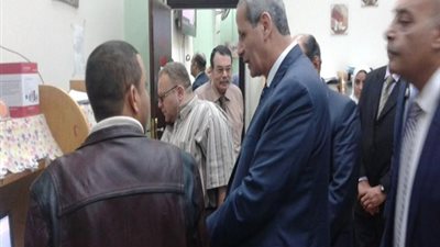 الهلالي يزور إدارة خدمة المواطنين بالوزارة للاطمئنان على سير العمل