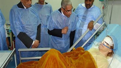 رئيس جامعة جنوب الوادى ومدير امن قنا يطمئنان على حالة السائحة السويسرية