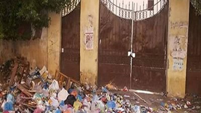 القمامة تحيط بمدرسة العباسية الثانوية العسكرية بالاسكندرية
