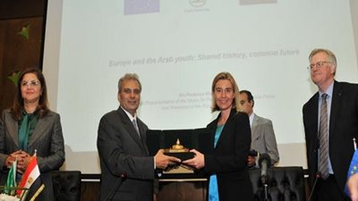 جامعة القاهرة تكرم نائبة رئيس الاتحاد الأوروبى