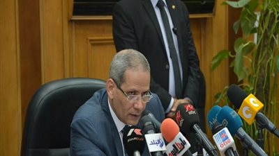 بسبب الغياب وعدم تسليم الكتب.. الهلالي يطيح بمدير المدرسة القومية بالعجوزة