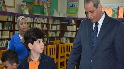 بالصور.. الهلالي يتفقد مدارس العجوزة والحرية.. و يستبعد مدير المدرسة القومية لعدم انضباط العملية التعليمية