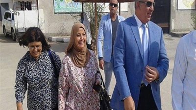 بالصور.. زيارة محافظ البحر الاحمر لبنك الطعام للاطمئنان علي الطلاب