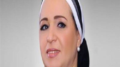 حرم الرئيس السيسى تدلى بصوتها بمدرسة مصر الجديدة النموذجية