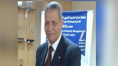 وزير التربية والتعليم يناقش معوقات العملية التعليمية مع الادارات المركزية