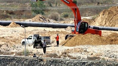 بالصور| مصر تُحبط منظومة أنفاق حديدية على الحدود مع غزة