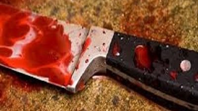 طعن طالب بسكين بسبب 