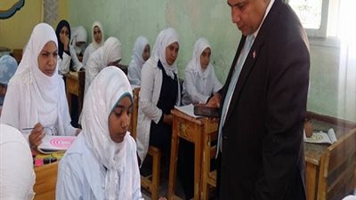 بالصور| وكيل تعليم دمياط يتفقد سير العملية التعليمية بإدارة فارسكور التعليمية