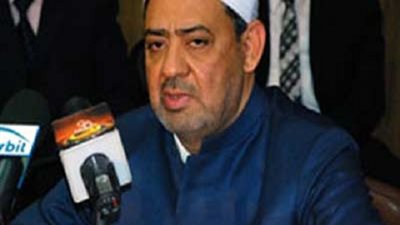 شيخ الأزهر يوزيع كتب مناهظة للإرهاب علي طلاب الجامعات
