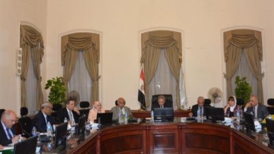 الأكاديمية المهنية : توفير بند من ميزانية المدرسة للصرف على الأنشطة وبرامج التنمية المهنية