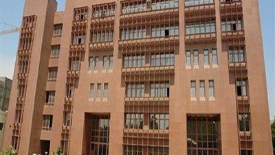 الثلاثاء| معرض خيري للملابس الشتوية بآداب عين شمس