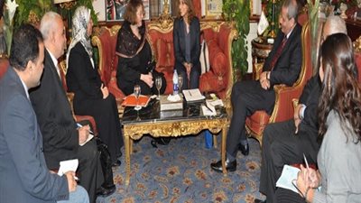 الهلالى يبحث مع المسئول الإقليمي للدراسات اللغوية تدريب 1000 قيادة تربوية