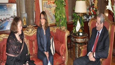 الهلالى يبحث تطوير اللغات فى مناهج الثانوية العامة