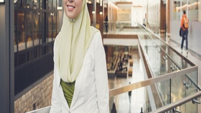 طالبة سورية تطور دواءً لعلاج سرطان الفم