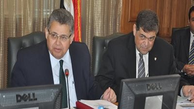 لجنة لاقرار كتاب السكان والبيئة على طلاب الجامعات