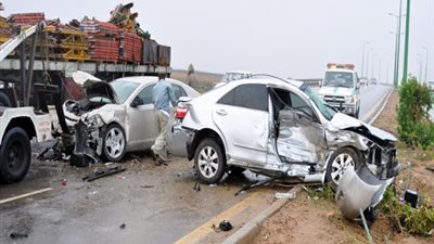 اصابة 12 فى حادث تصادم عدة سيارات مع أتوبيس بطريق أسيوط بسبب الشبورة