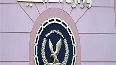 الداخلية تحقق فى فيديو سحل مواطن على ايدى 5 شرطيين