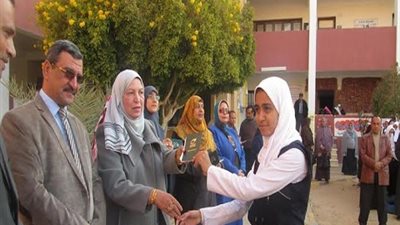 نجيب محفوظ الثانوية بنات بالخارجة تحتفل بيوم الادخار العالمي