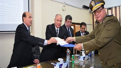 كلية الآداب تستضيف نواب البرلمان ورجال أعمال سوهاج