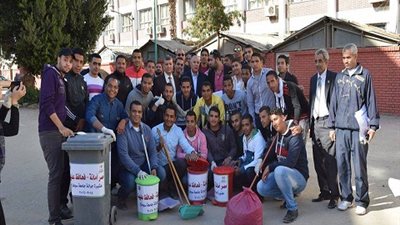 بالفيديو| رئيس جامعة سوهاج يشارك في حملة تجميل ونظافة الجامعة والمحافظة