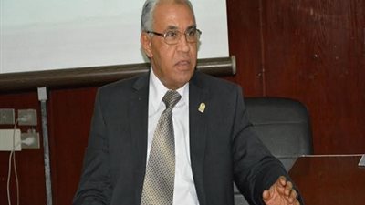 نائب رئيس جامعة أسيوط السابق: وصول تعداد السكان لـ 90 مليونا قنبلة موقوتة.. وخطر حقيقى على المستقبل