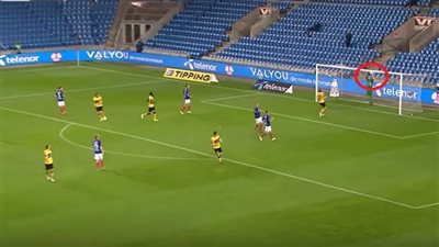 بالفيديو .. حارس مرمى فريق نرويجى يحرز هدف عالمى