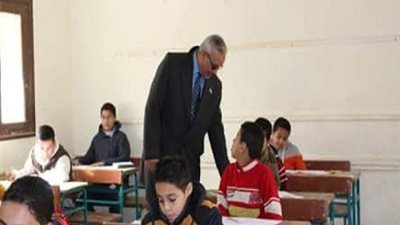 وكيل تعليم أسيوط: لابد من حصول كل طالب على حقه فى ورقة الاجابة