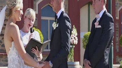 فيديو .. طفل قاطع حفل زفاف لسبب محرج أضحك الجميع