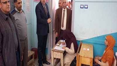 بالصور| محافظ الفيوم يتفقد لجان امتحانات اتمام الشهادة الابتدائية