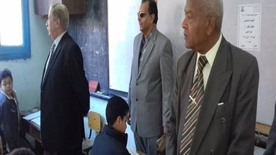 بالصور| محافظ الاسماعيلية يتفقد لجان الشهادة الابتدائية