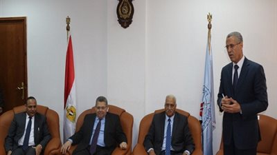 بالصور| وزير التعليم العالي : إنشاء مركز  إقليمي لأكاديمية البحث العلمي  والتكنولوجيا  بجامعة السويس